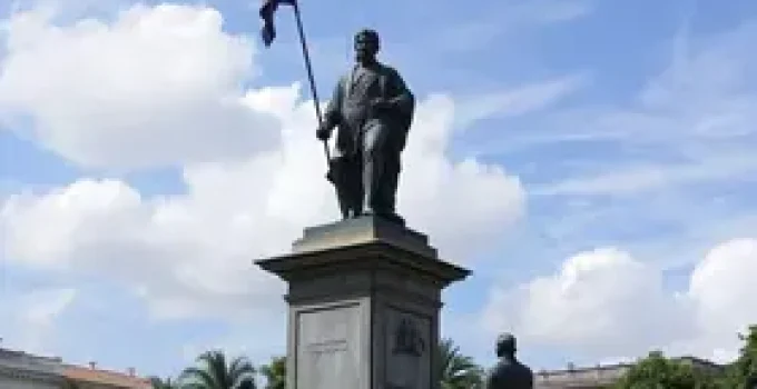 irregularidades em estátua na Avenida Daniel de La Touche