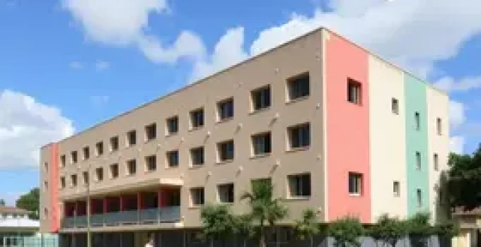 reforma de escola municipal em São Luís