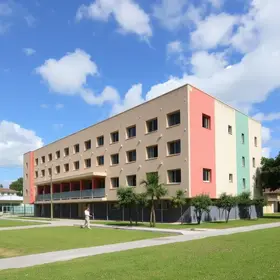 reforma de escola municipal em São Luís