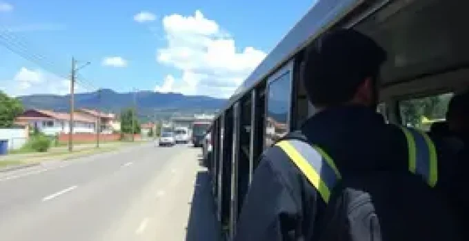 denúncias de perseguição contra monitores do transporte escolar