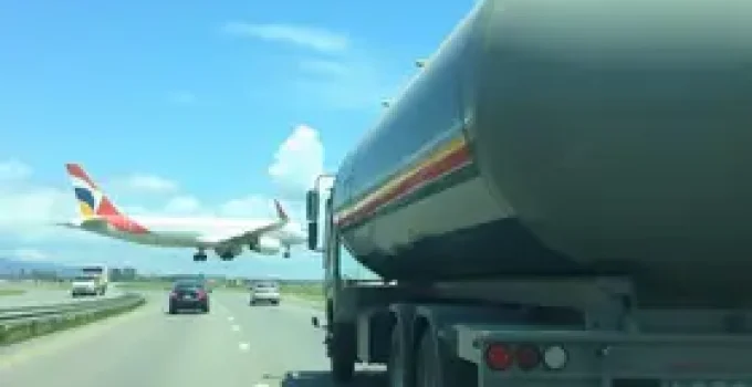 carreta carregada de óleo tomba